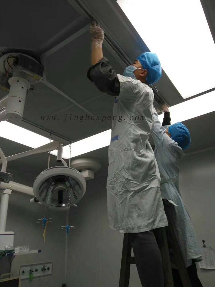 醫(yī)院潔凈手術(shù)室紙隔板高效空氣過濾器安裝完畢，封閉散流板
