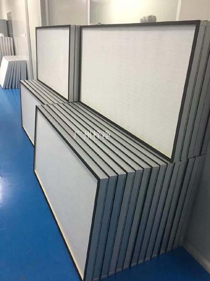 ULPA級超高效空氣過濾器適用于10000級-100級潔凈系統(tǒng)，空調(diào)系統(tǒng)，因此產(chǎn)品已廣泛應(yīng)用于電子、微電子、半導(dǎo)體、光器件、生物和醫(yī)藥線路、照相機和光學(xué)儀器、精密機械等多個領(lǐng)域。