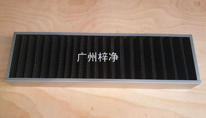 活性碳過濾器廣泛用于化學、制藥、食品、娛樂場所、需要凈化空氣的場所， 有害氣體如苯、甲醛、氨氣等的吸附脫除 溶劑的回收 ，采用活性炭氈比表面積大，吸附能力強，迅速處理各種有害氣體, 有效潔凈空氣對氣味的控制。