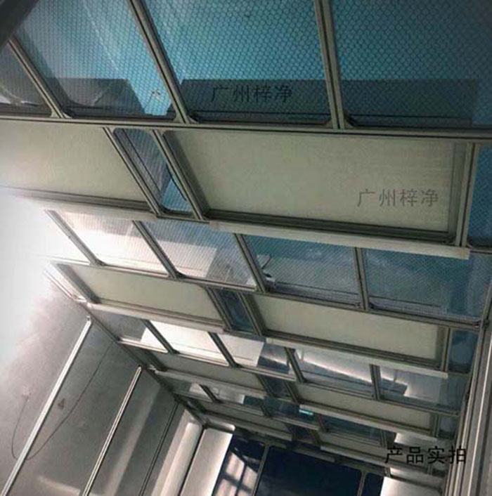 潔凈棚里面的高效過濾器是根據(jù)現(xiàn)場環(huán)境：現(xiàn)場環(huán)境對高效過濾器的性能有一定影響。如空氣質(zhì)量較差、塵埃較多的情況下，高效過濾器的更換周期應(yīng)適當縮短。